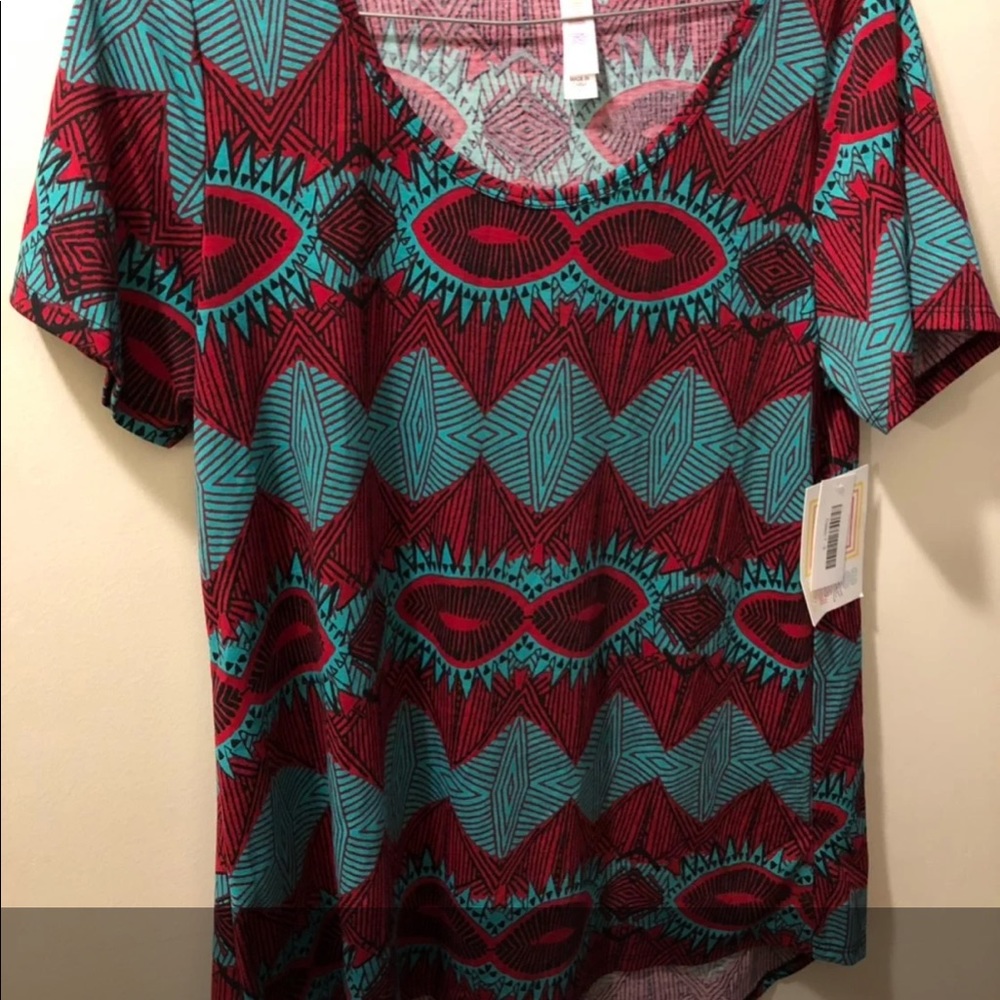 Lularoe Classic Tee (small)